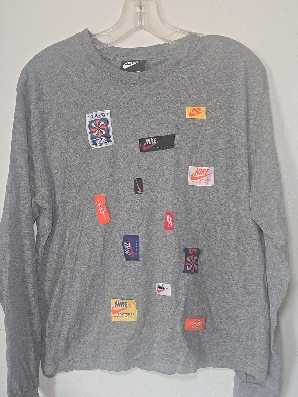 Nike Icon Clash City Size Med Womens Top Gray Woven Patches Long Sleeve Shirt